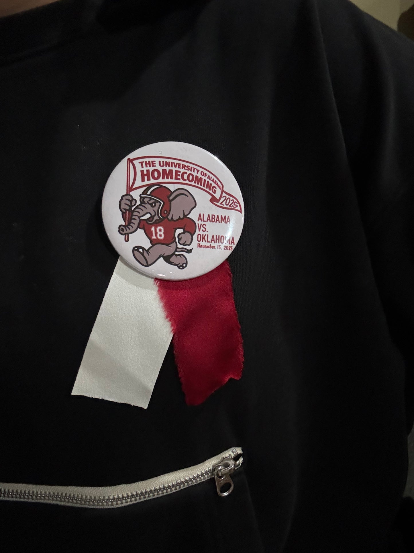 Homecoming 2025 w/Tails (white)